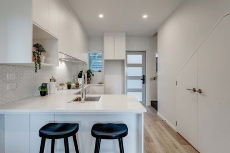 Photo of property in 9/15 Sea Vista Avenue, Beach Haven, Auckland, 0626