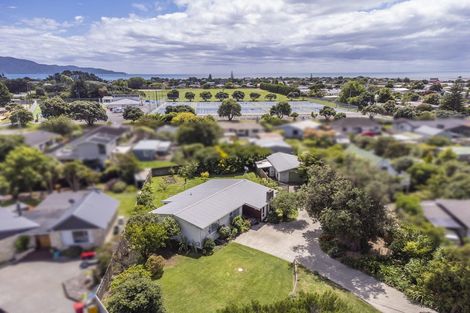 Photo of property in 33 Francis Road, Paraparaumu Beach, Paraparaumu, 5032