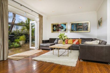 Photo of property in 2 Oscar Road, Greenhithe, Auckland, 0632