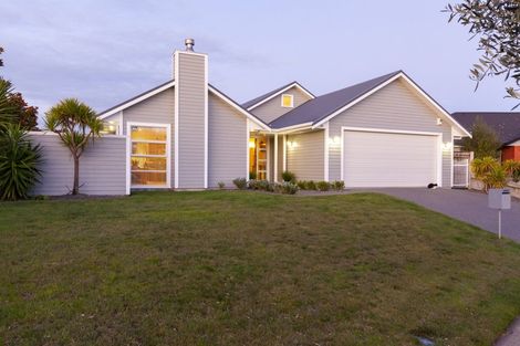 Photo of property in 37 Consort Close, Paraparaumu Beach, Paraparaumu, 5032