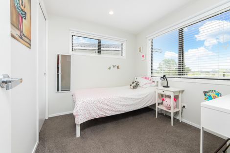 Photo of property in 31 Oreil Avenue, West Harbour, Auckland, 0618