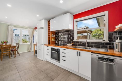 Photo of property in 10 Pitama Road, Awapuni, Palmerston North, 4412