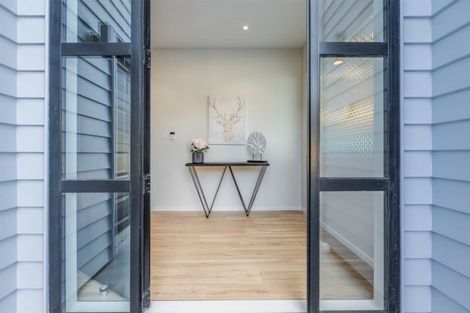 Photo of property in 1 Ti Kouka Place, Te Atatu Peninsula, Auckland, 0610