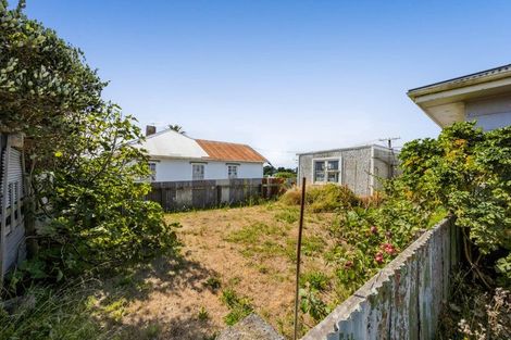 Photo of property in 28 Cambridge Street, Patea, 4520