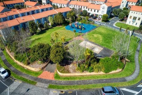 Photo of property in 20/1 Briar Way, New Lynn, Auckland, 0600