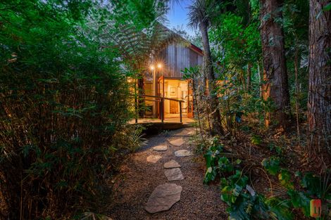 Photo of property in 14 Kingsclere Place, Goodwood Heights, Auckland, 2105