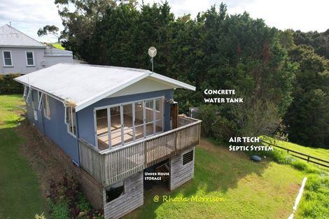 Photo of property in 8 Heaths Way, Pahi, Paparoa, 0571