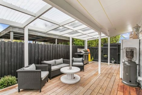 Photo of property in 2/69 Bay Street, Red Beach, 0932