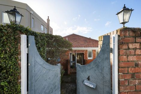 Photo of property in 4 Wesley Road, Kelburn, Wellington, 6012