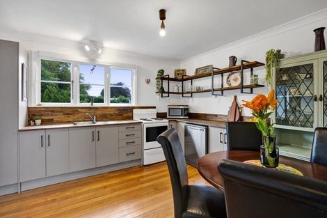 Photo of property in 63 Turuturu Road, Hawera, 4610