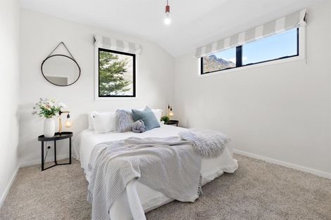 Photo of property in 13 Hovingham Court, Jacks Point, Queenstown, 9371