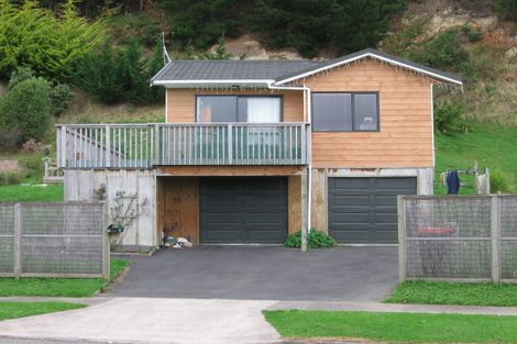 Photo of property in 21 Poneke Drive, Waikanae, 5036