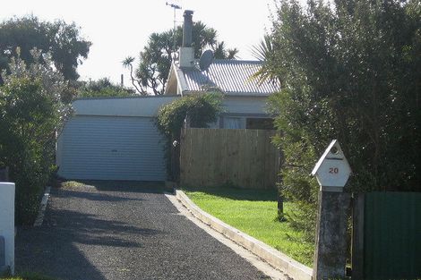 Photo of property in 20b Manuka Street, Otaki Beach, Otaki, 5512