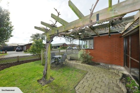 Photo of property in 2/39 Greenock Street, Redwood, Christchurch, 8051