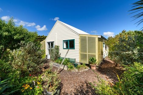 Photo of property in 2 Escort Grove, Awapuni, Palmerston North, 4412