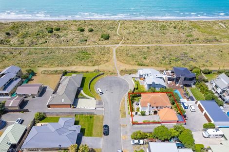 Photo of property in 12 Stout Street, Waimairi Beach, Christchurch, 8083