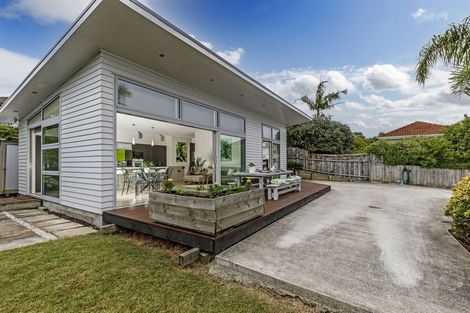 Photo of property in 8a Wairere Road, Torbay, Auckland, 0630