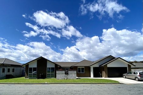 Photo of property in 6 Cory Jane Grove, Riverstone Terraces, Upper Hutt, 5018