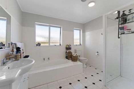 Photo of property in 100 Waerenga Road, Otaki, 5512