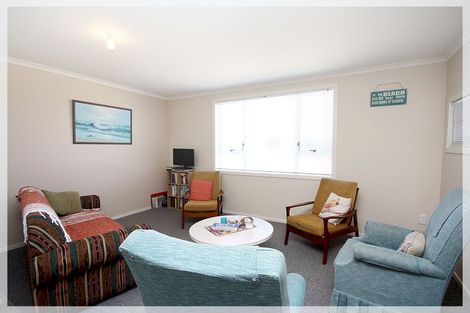 Photo of property in 13 Nelson Street, Foxton Beach, Foxton, 4815