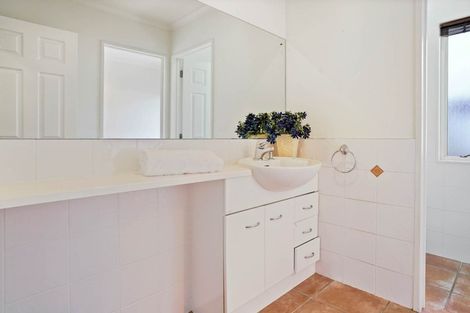 Photo of property in 7 Louvain Place, Greenhithe, Auckland, 0632