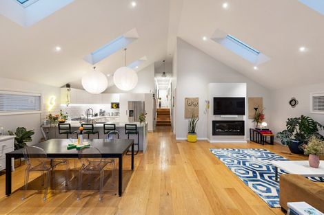 Photo of property in 6 Wainoni Avenue, Point Chevalier, Auckland, 1022