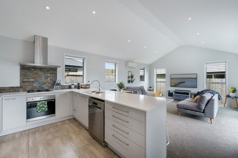 Photo of property in 15 Tiria Drive, Papamoa Beach, Papamoa, 3118