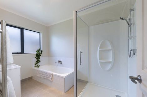 Photo of property in 15 Gavinike Place, Waimauku, 0812