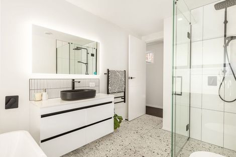 Photo of property in 94 Kotare Street, Waikanae, 5036