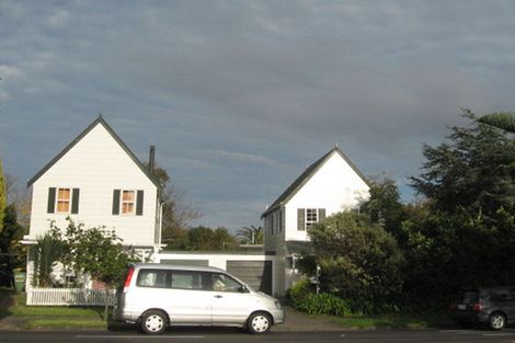 Photo of property in 2/1 Cascades Road, Pakuranga Heights, Auckland, 2010
