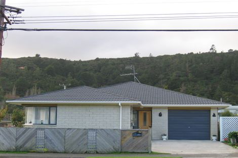 Photo of property in 271 Stokes Valley Road, Stokes Valley, Lower Hutt, 5019