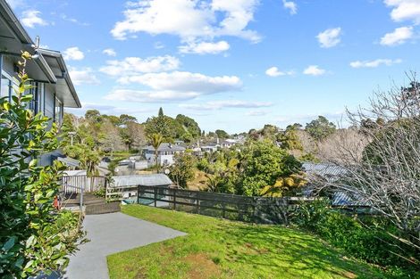 Photo of property in 8 Awanui Street, Merrilands, New Plymouth, 4312
