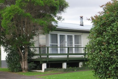 Photo of property in 8 Orchid Place, Te Atatu South, Auckland, 0610
