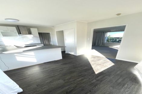Photo of property in 1/53 Seaview Road, Castor Bay, Auckland, 0620