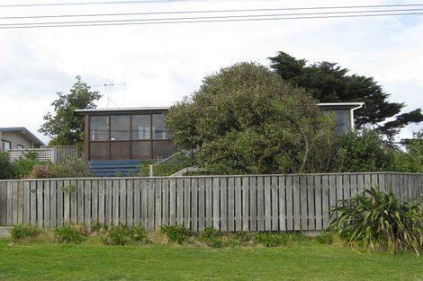 Photo of property in 40 Manga-pirau Street, Waikawa Beach, Manakau, 5573
