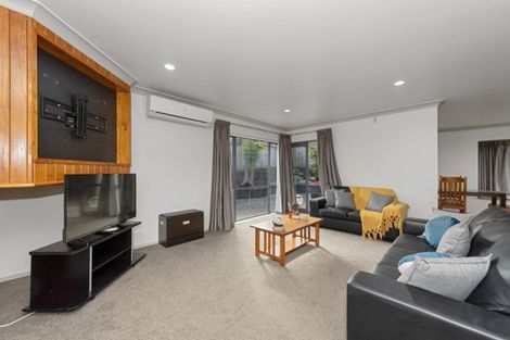 Photo of property in 64 Ayrshire Drive, Grandview Heights, Hamilton, 3200