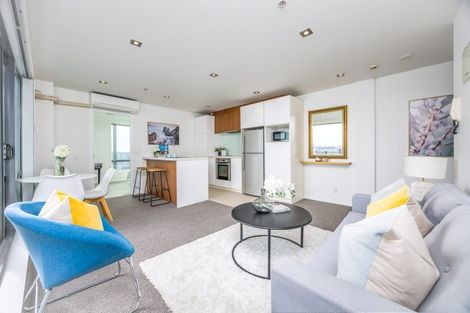 Photo of property in 6 Lancelot Road, Orewa, 0931