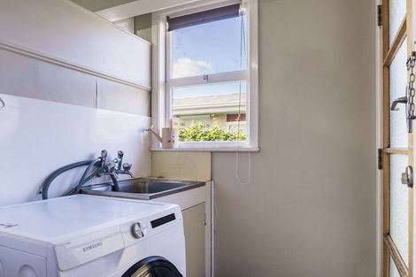 Photo of property in 2/210 Grove Road, Mayfair, Hastings, 4122