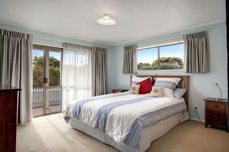 Photo of property in 40 Kapanui Road, Waikanae, 5036