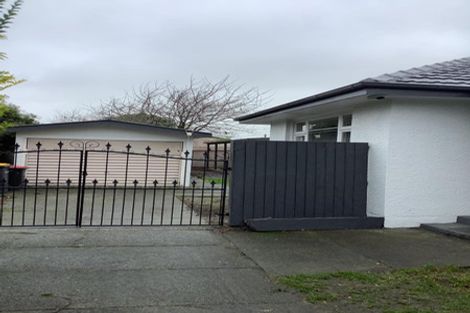 Photo of property in 18 Avonhead Road, Avonhead, Christchurch, 8042