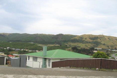 Photo of property in 10 Roberts Street, Tawa, Wellington, 5028