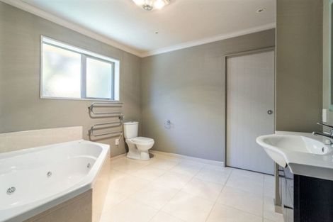 Photo of property in 6 Foresters Crescent, Parklands, Christchurch, 8083