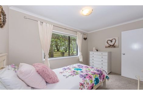 Photo of property in 9 Kingtide Place, Red Beach, 0932