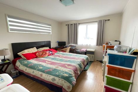 Photo of property in 37 Trias Road, Totara Vale, Auckland, 0629