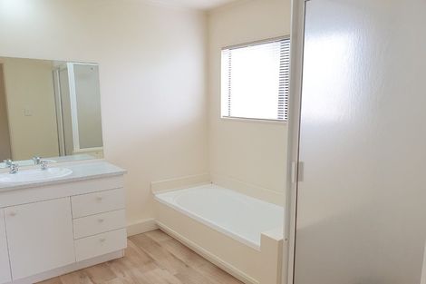 Photo of property in 24/24 Eastglen Road, Glen Eden, Auckland, 0602