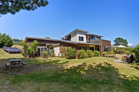 Photo of property in 24 Raukawa Road, Peka Peka, Waikanae, 5391