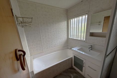 Photo of property in 190 Universal Drive, Henderson, Auckland, 0610