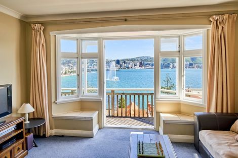Photo of property in 296 Oriental Parade, Oriental Bay, Wellington, 6011