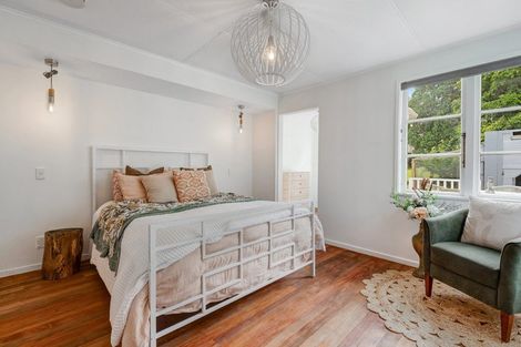 Photo of property in 10 St James Avenue, Helensville, 0800