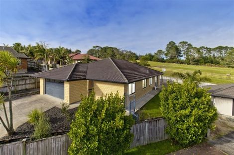Photo of property in 56 View Ridge Drive, Ranui, Auckland, 0612